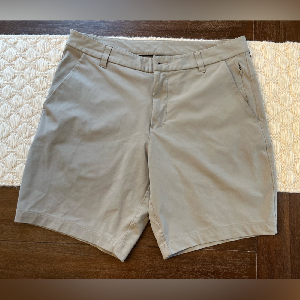 Lululemon Men’s Commission Shorts 9 inches, 33 waist